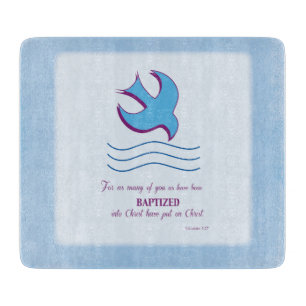 Planche À Découper Colombe de baptême d'adulte sur fond bleu