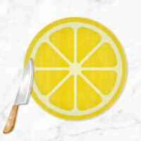 Cuisine à découper en tranches de citron jaune