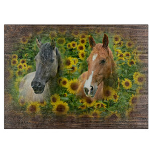 Planche À Découper De beaux chevaux dans le champ de tournesols