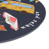 Planche à découper de camping rétro amusant. Libel (Coin)