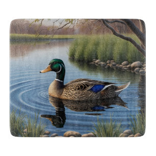 Planche À Découper Elégant Mallard Graceful Sur Paisible Country Pond