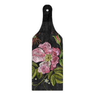 Planche À Découper Élégant Motif floral broderie Arrière - plan noir