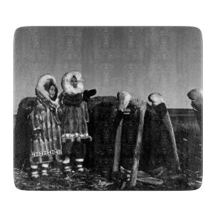Planche À Découper Esquimau vêtu de fourrure d'Alaska vintage igloo d