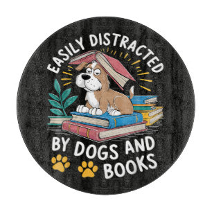 Planche À Découper Facilement distrait par les chiens et les livres D