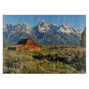 Planche À Découper Farms Barn Shadowed by Snow Capped Mountains