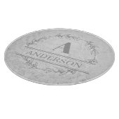 Planche À Découper Faux Marble Wreath Nom de famille Monogramme (Coin)