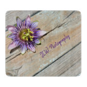 Planche À Découper Fleur de passion sur verre de bois Patiné rustique (Devant)