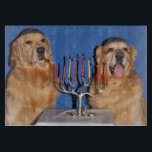 Planche À Découper Golden Retriever Hanoukka Menorah Lighting<br><div class="desc">Cette planche à découper présente des récupérateurs d'or en yarmulkes éclairant la menorah pour Hanoukka.</div>