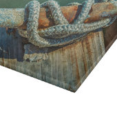 Planche À Découper Gros plan sur une bitte d'amarrage de bateau et un (Coin)