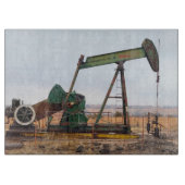 Planche À Découper Grosse valet verte dans un champ pétrolifère (Devant)