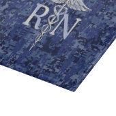 Planche À Découper Infirmière autorisée RN Caduceus sur Camo bleu de  (Coin)