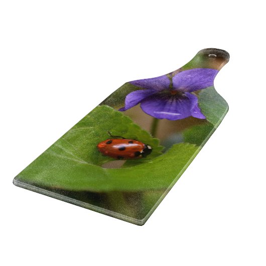 Planche À Découper Ladybug sur les fleurs de violet doux (Coin)