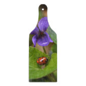 Planche À Découper Ladybug sur les fleurs de violet doux (Devant)