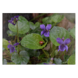 Planche À Découper Ladybug sur les fleurs de violet doux