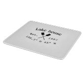 Planche À Découper Lake house et. Date année coordonnées personnalisé (Coin)