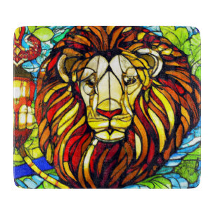 Planche À Découper Le lion en vitrail. Lumineux et audacieux.