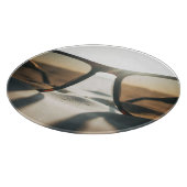 Planche À Découper Lunettes de soleil sur le sable (Coin)