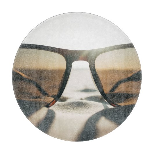 Planche À Découper Lunettes de soleil sur le sable (Devant)