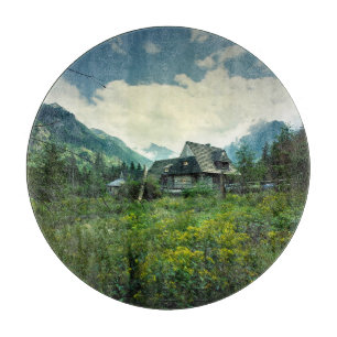 Planche À Découper Maison en bois, paysage de montagne.