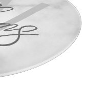 Planche À Découper Marbre blanc Script Monogramme personnalisé et nom (Coin)