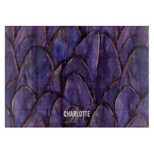 Planche À Découper Monogramme de nom de plumes dorées violettes chic (Devant)