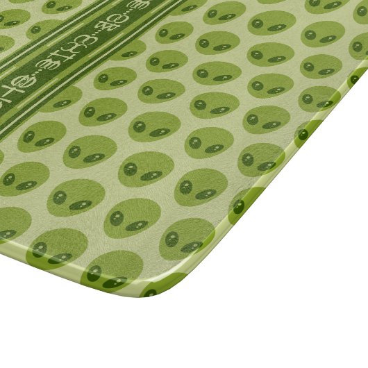 Planche À Découper Motif Alien vert mignon avec votre nom dans Glyphe (Coin)