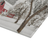 Planche À Découper Neige fraîche sur grange rouge (Coin)