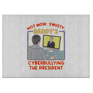 Planche À Découper Pas Maintenant, Sweety. La cyberintimidation de pa