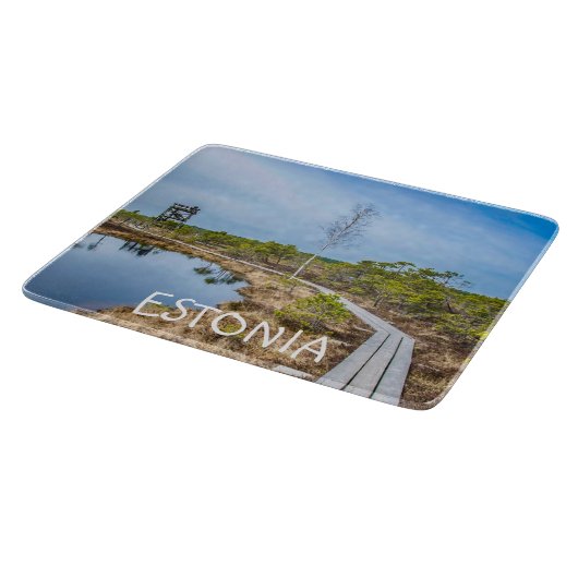 Planche À Découper Piste en bois au-dessus du marais en Estonie (Coin)