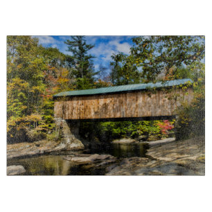 Planche À Découper Pont couvert de Montgomery avec feuillage d'automn