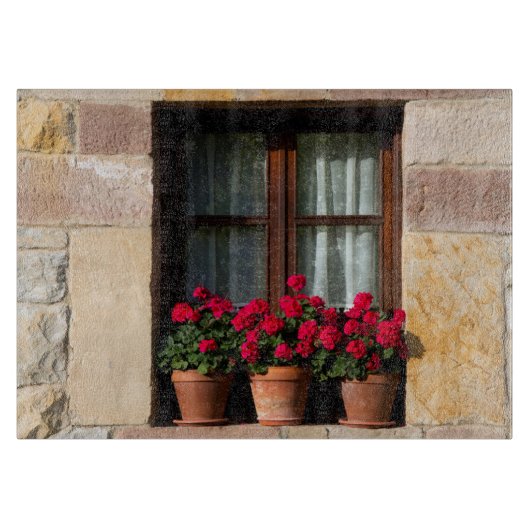 Planche À Découper Pots de fleurs de fenêtre dans un village (Devant)