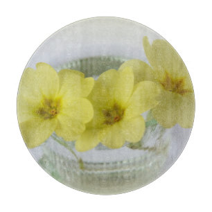 Planche À Découper primrose dans une tasse de café