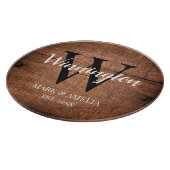 Planche À Découper Rustic Wood Nom de famille Monogram Mariage Date (Coin)