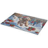 Planche À Découper Scène de Noël enneigée avec un Bernedoodle festif (Coin)