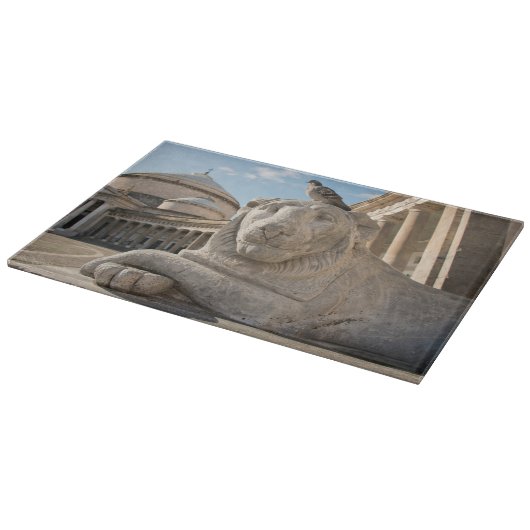 Planche À Découper statue de lion devant l'église historique (Coin)