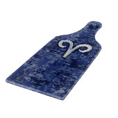 Planche À Découper Symbole Zodiac Aries sur Camo numérique bleu marin (Coin)