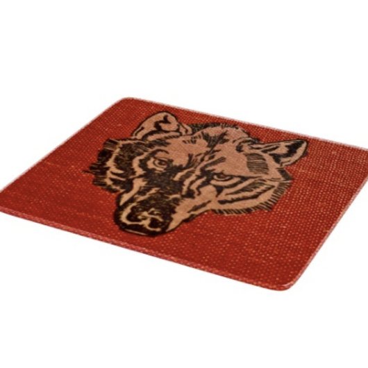 Planche À Découper Tête de loup sur fond rouge 