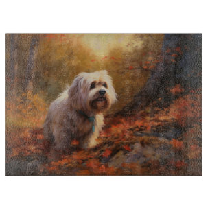 Planche À Découper Tibetan Terrier dans les feuilles d'automne chute