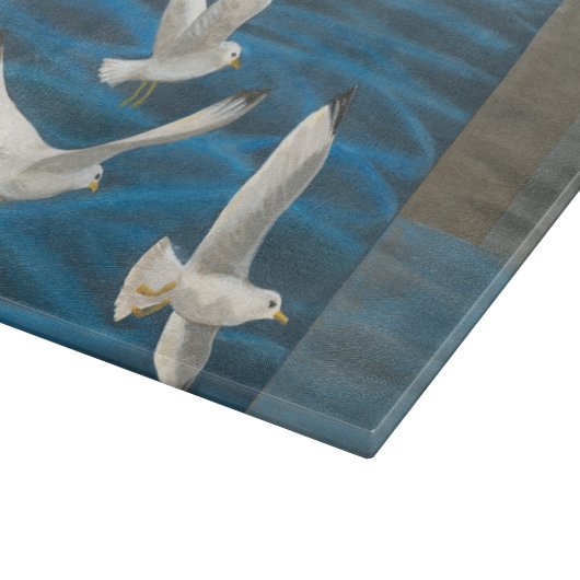 Planche À Découper Trois mouettes blanches volent au-dessus de l'eau (Coin)