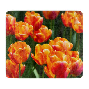 Planche À Découper Tulipes orange vif dans le parc