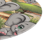 Planche À Découper Un bébé éléphant qui sonne heureux dans la savane  (Coin)