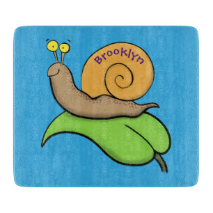 Planche À Découper Un mignon escargot heureux sur une illustration d'
