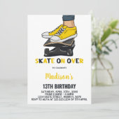 Planches à roulettes Jaune Noir Invitations Annive (Debout devant)