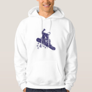 Planchiste qui attrape de hauts amas de neige