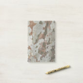 Plane tree camouflage looks bark pattern n post-it® notes (Op bureau)