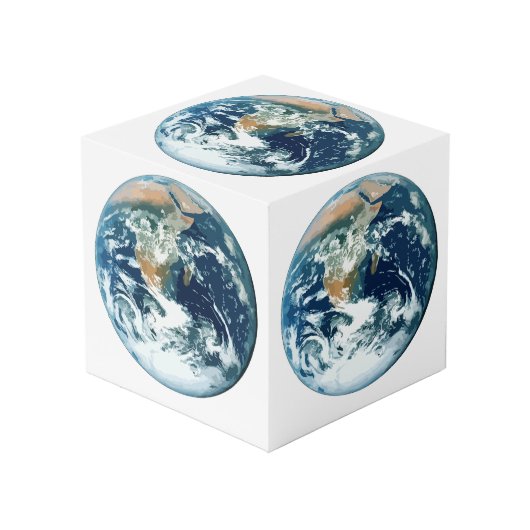 Planet Earth Kubus (Voorkant hoekig)