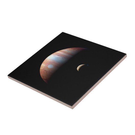 PLANET JUPITER EN ZIJN VOLKANISCHE MOON IO (ruimte Tegeltje (Zijkant)