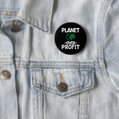 Planet over winst ronde button 5,7 cm (In situ)
