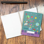 Planificateur d'élèves du primaire - Doodle<br><div class="desc">Un planificateur cool pour les élèves de l'école primaire ou du collège avec un groupe de gribouillis liés à l'école et un motif plaid violet. Il y a un rectangle blanc laissé vide, pour que l'étudiant puisse ajouter son nom avec un stylo. Vous pouvez aussi personnaliser avec l'année scolaire et...</div>