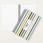 Planificateur Echo Trails 2026 – Rayures Bleu/Vert (Devant avec enveloppe)